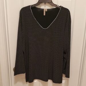 Susan Lawrence 🌻 Black and White Dotted V-Neck Top 2X